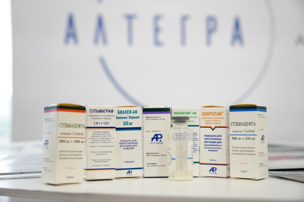 Компания «Алтегра» выпускает более 900 тыс. флаконов антибиотиков в месяц